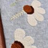 Capa de almofada indiana em viscolinho com bordados ponto russo