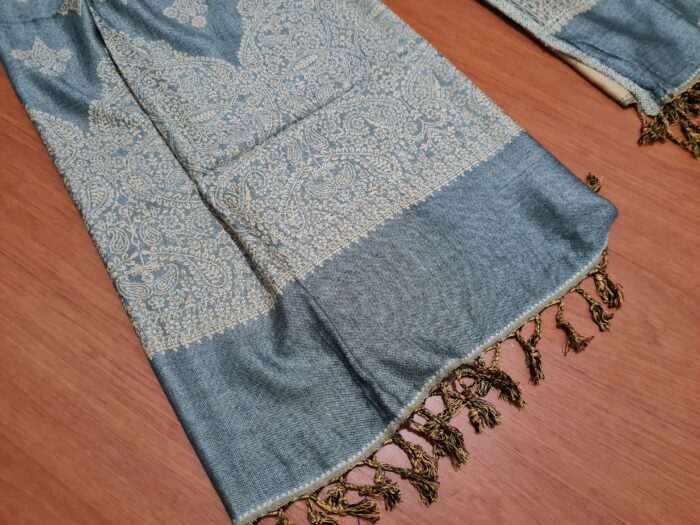 Echarpe indiana algodão com viscose dupla face de arabescos azul e creme