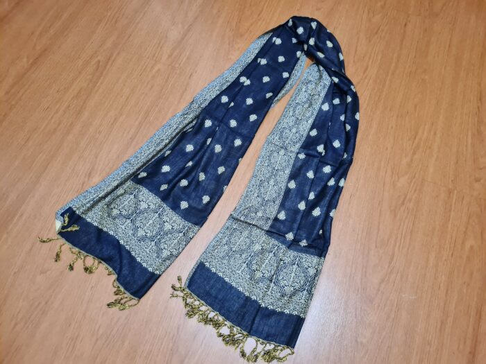 Echarpe indiana algodão com viscose dupla face de arabescos marinho e creme