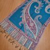 Echarpe indiana algodão com viscose estampa arabescos azul turquesa e uva