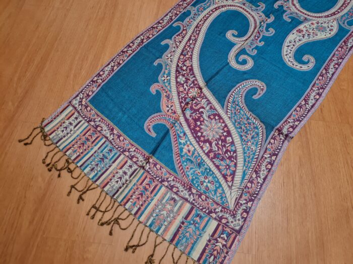 Echarpe indiana algodão com viscose estampa arabescos azul turquesa e uva