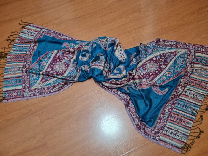 Echarpe indiana algodão com viscose estampa arabescos azul turquesa e uva