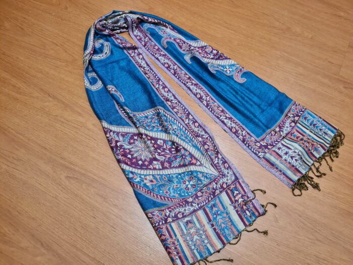 Echarpe indiana algodão com viscose estampa arabescos azul turquesa e uva