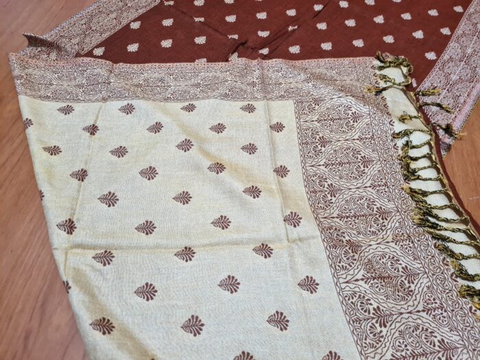 Echarpe indiana algodão com viscose dupla face de arabescos marrom e creme