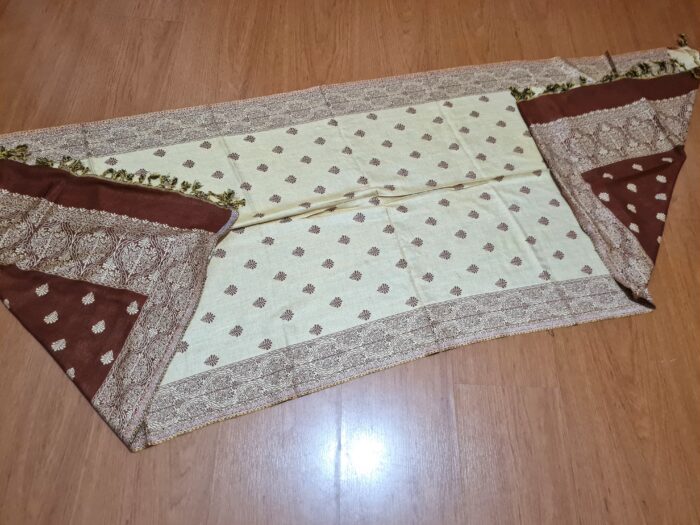 Echarpe indiana algodão com viscose dupla face de arabescos marrom e creme
