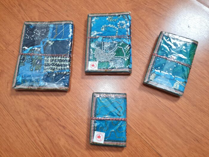 caderno indiano artesanal azul, costurado a mão
