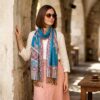 Echarpe indiana algodão com viscose estampa arabescos azul turquesa e uva