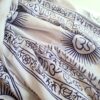 Chadar indiano (manto de oração) de OM e mantras branco com azul