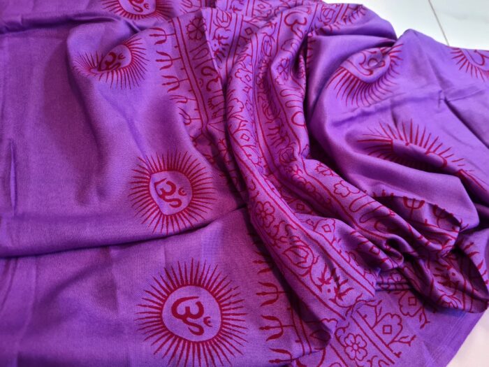 Chadar indiano (manto de oração) de OM e mantras roxo