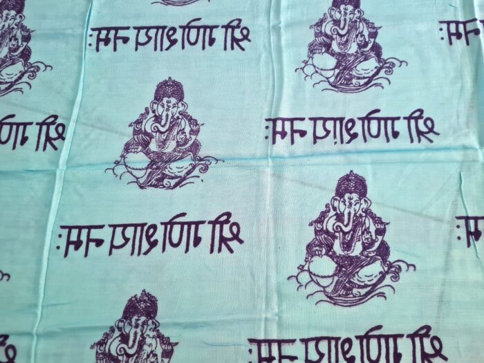 Chadar indiano (manto de oração) com Ganesha e simbologias azul