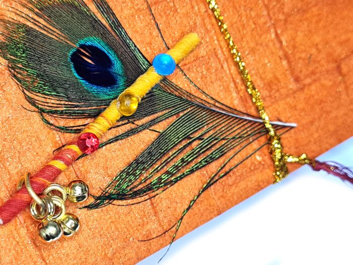 Envelope Artístico Krishna: Brilho Laranja e Símbolos Sagrados