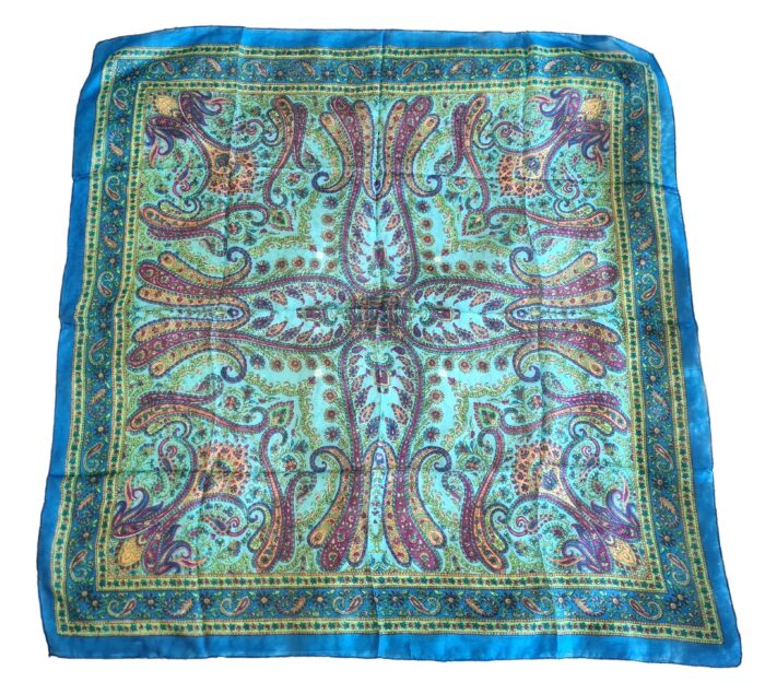 Lenço indiano de seda pura quadrado estampado azul claro e color