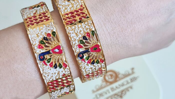Conjunto Mayura com 2 pulseiras indianas com esmaltação pavões
