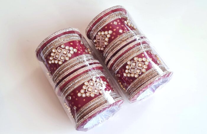 Chooda conjunto de pulseiras Ishani para noivas em casamentos indianos