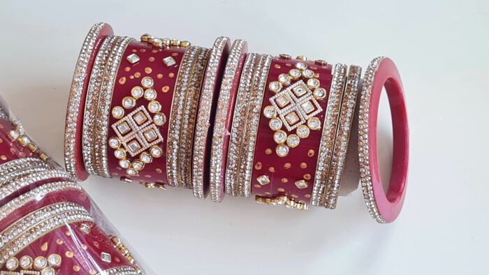 Chooda conjunto de pulseiras Ishani para noivas em casamentos indianos