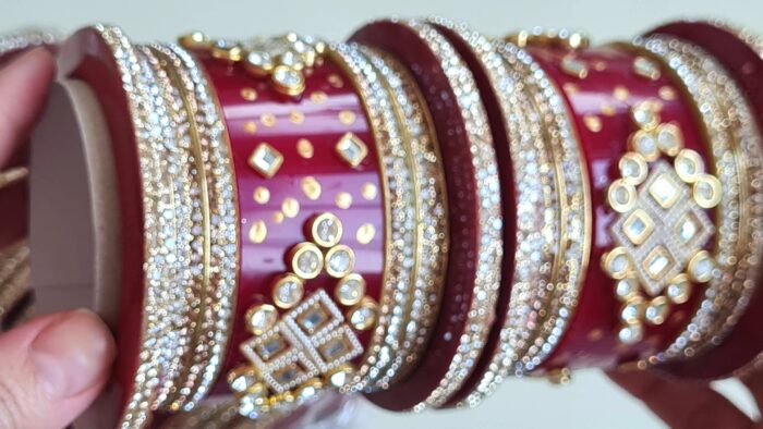 Chooda conjunto de pulseiras Ishani para noivas em casamentos indianos