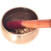 Tigela tibetana de Budas e simbologias auspiciosas 12cm de diametro com bastão, dourada (7 ligas)