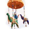 Móbile indiano de cúpula laranja com 5 elefantes coloridos