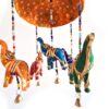 Móbile indiano de cúpula laranja com 5 elefantes coloridos