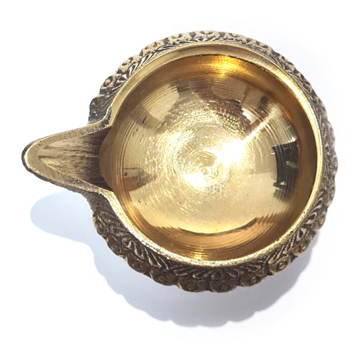 Lamparina indiana Diya de metal dourado design taça com pé