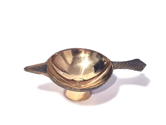 Lamparina indiana Diya de metal dourado design minimalista com 1 bico