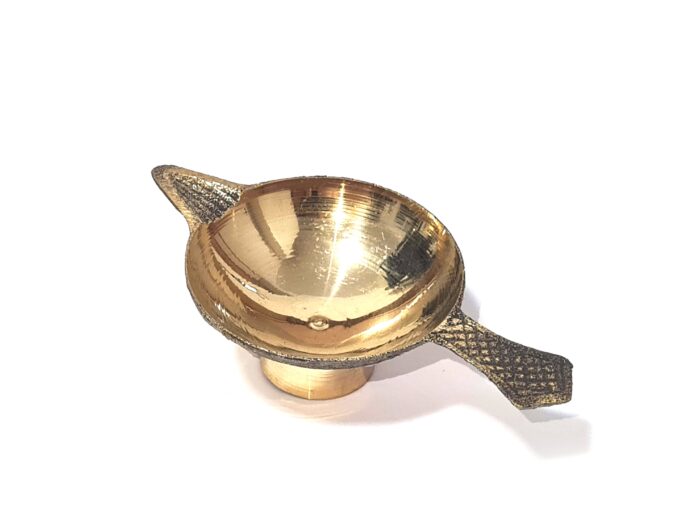 Lamparina indiana Diya de metal dourado design minimalista com 1 bico