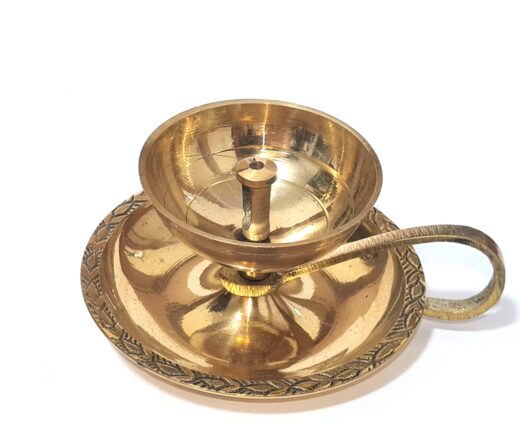 20260427_190238 Lamparina indiana Diya de metal dourado design taça com alça