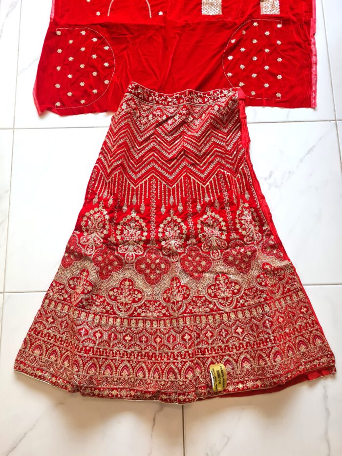 Vestuário completo de noiva indiana luxo Lehenga Choli Dupatta Gold Shakti