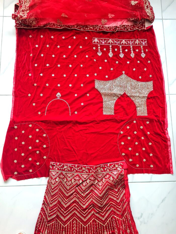 Vestuário completo de noiva indiana luxo Lehenga Choli Dupatta Gold Shakti