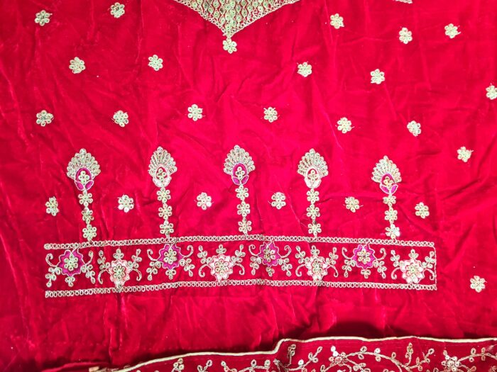 Vestuário completo de noiva indiana luxo Lehenga Choli Dupatta Gold Shakti