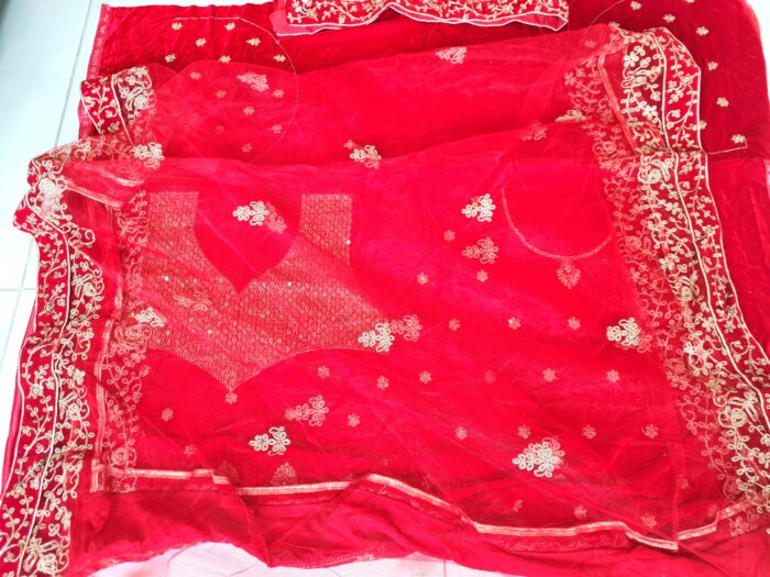 Vestuário completo de noiva indiana luxo Lehenga Choli Dupatta Gold Shakti