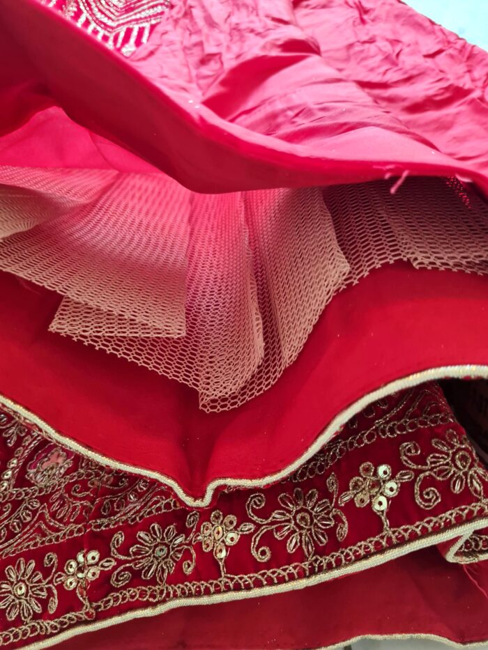 Vestuário completo de noiva indiana luxo Lehenga Choli Dupatta Gold Shakti