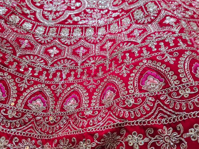 Vestuário completo de noiva indiana luxo Lehenga Choli Dupatta Gold Shakti
