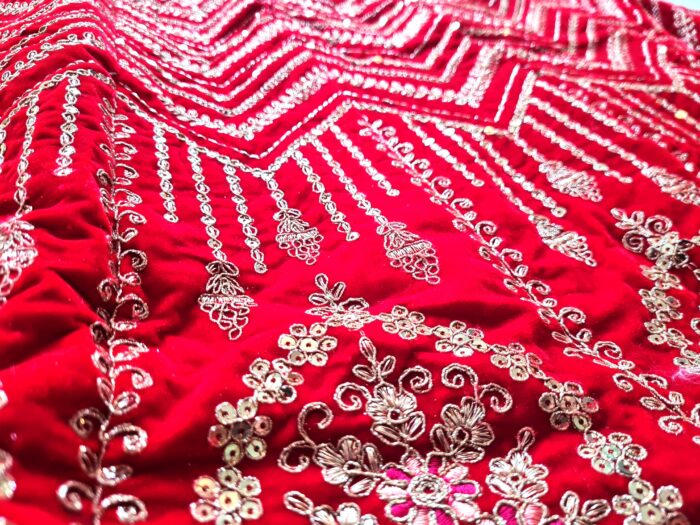 Vestuário completo de noiva indiana luxo Lehenga Choli Dupatta Gold Shakti