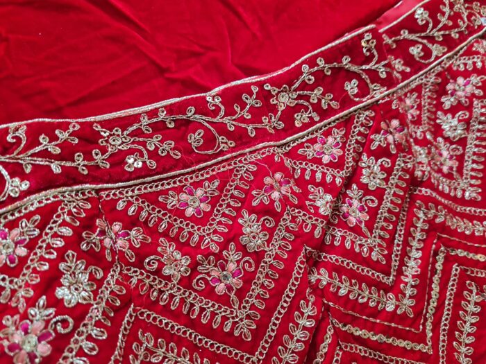 Vestuário completo de noiva indiana luxo Lehenga Choli Dupatta Gold Shakti