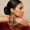 Conjunto de pulseiras indianas 24 peças douradas e vermelhas Ishani