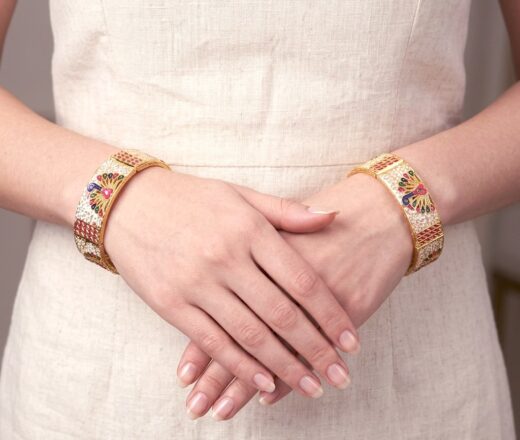 Conjunto Mayura com 2 pulseiras indianas com esmaltação pavões