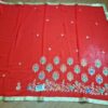 Sari indiano crepe de seda vermelho com bordados dourados e detalhes coloridos
