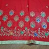 Sari indiano crepe de seda vermelho com bordados dourados e detalhes coloridos