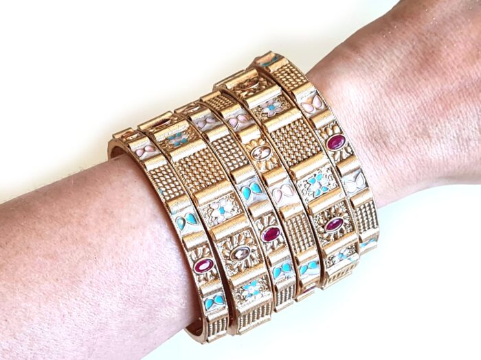 20260417_112529 Conjunto de 6 pulseiras indianas de metais design borboleta e flores