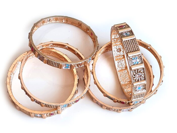 20260417_112627 Conjunto de 6 pulseiras indianas de metais design borboleta e flores
