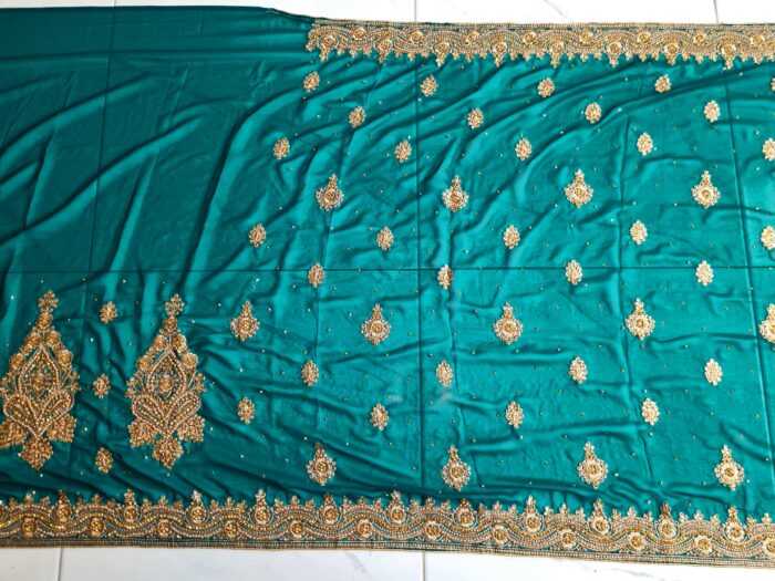 Saree luxuoso de crepe de seda verde modelo Harita Aishwarya