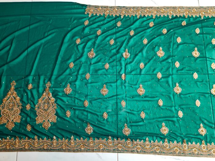 Saree luxuoso de crepe de seda verde modelo Harita Aishwarya