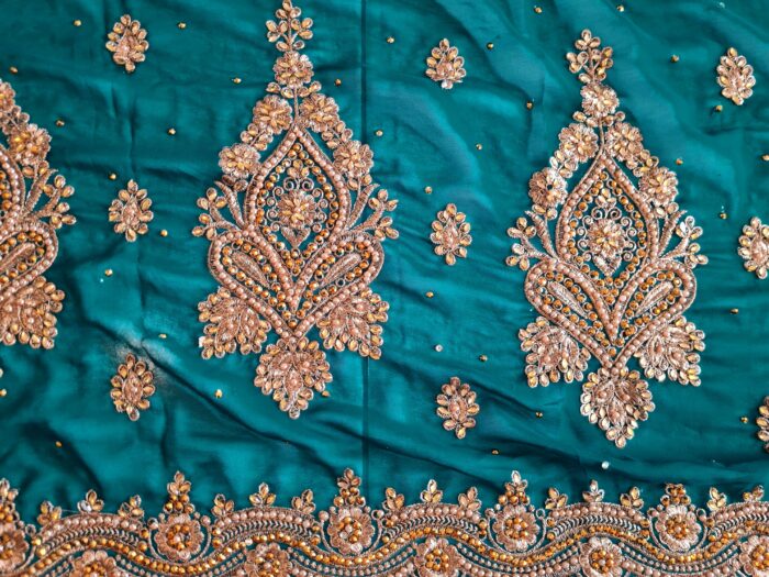Saree luxuoso de crepe de seda verde modelo Harita Aishwarya