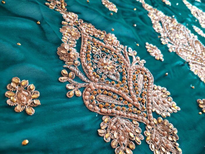Saree luxuoso de crepe de seda verde modelo Harita Aishwarya