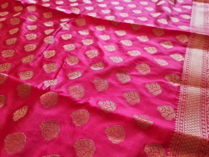 Saree Banarasi Art Silk de seda modelo Suryodaya amarelo e vermelho