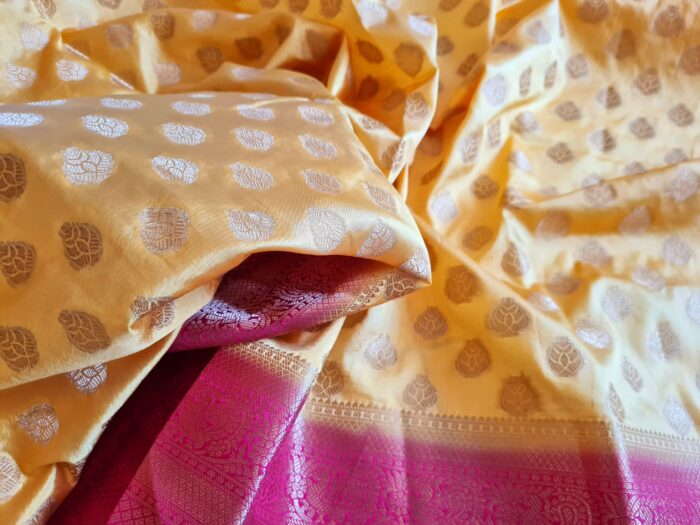 Saree Banarasi Art Silk de seda modelo Suryodaya amarelo e vermelho