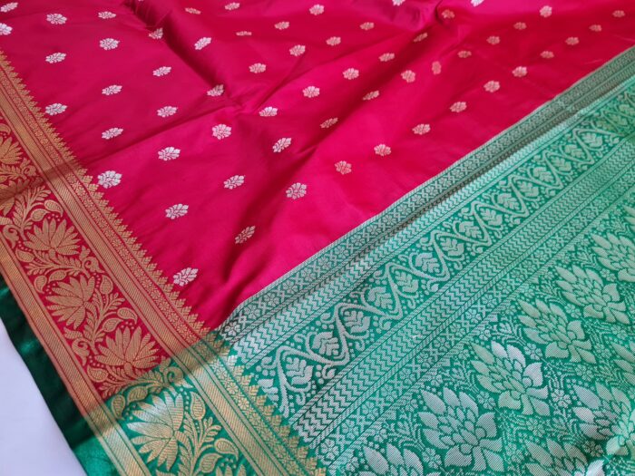 Saree Banarasi Art Silk de seda modelo Gold Nandini vermelho e verde