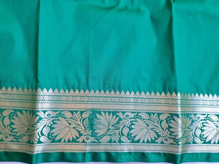Saree Banarasi Art Silk de seda modelo Gold Nandini vermelho e verde