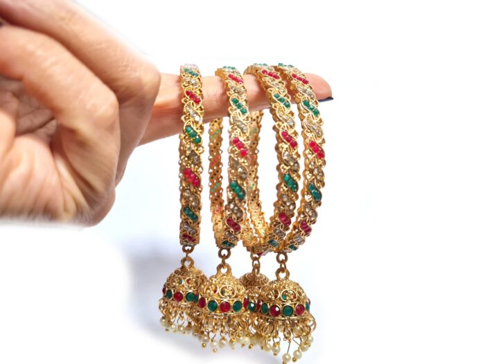 20260514_122822 Conjunto de 4 Bangles indianas design Jhumka com pedrarias Radharani